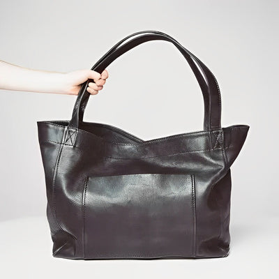 Brynfrid | Classic handbag with generous space