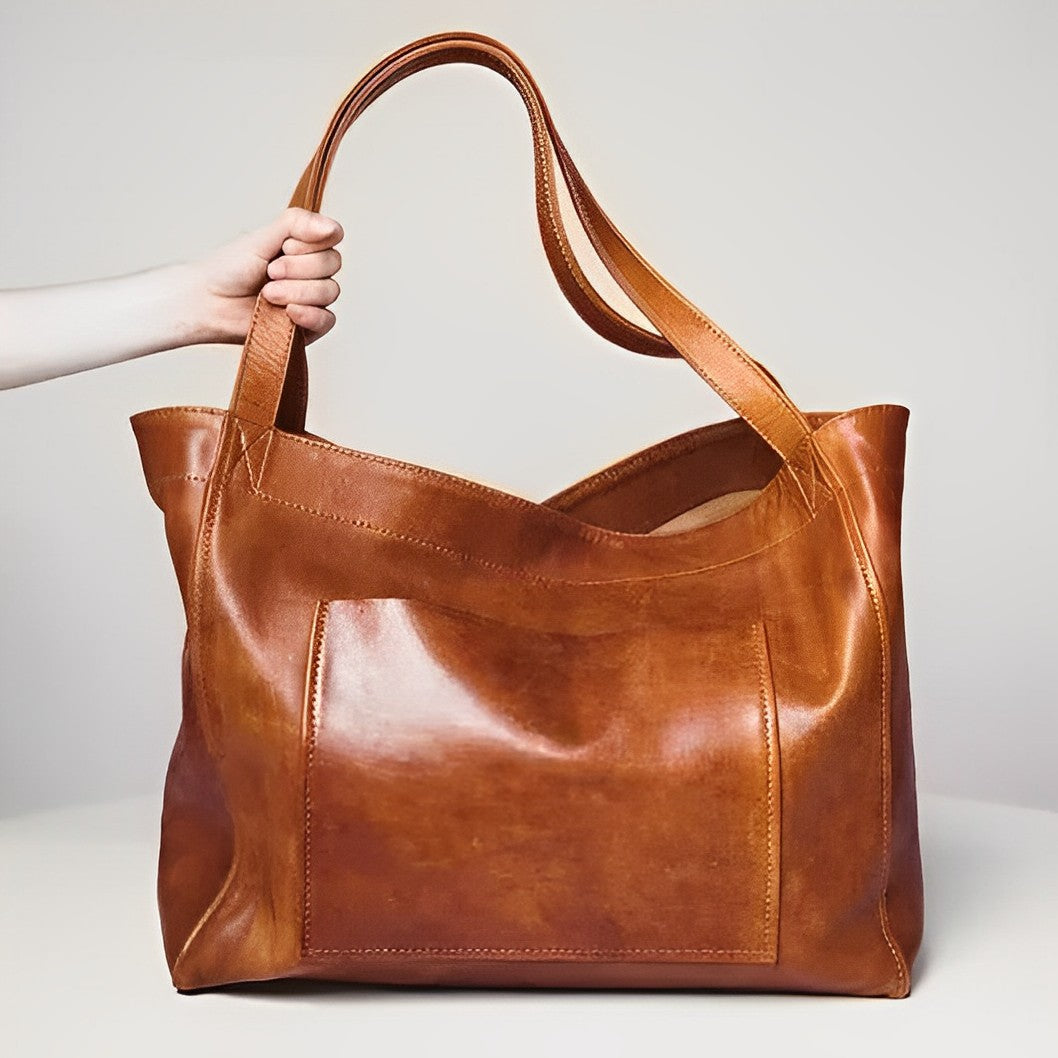 Brynfrid | Classic handbag with generous space