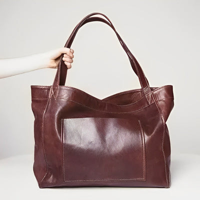 Brynfrid | Classic handbag with generous space