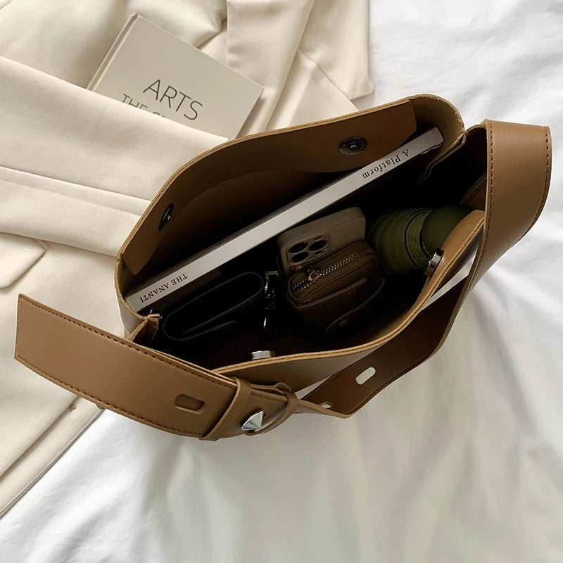 Asløg | Minimalist shoulder bag in a modern cut