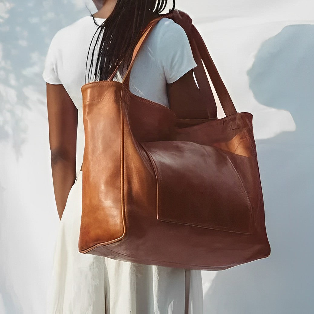 Brynfrid | Classic handbag with generous space