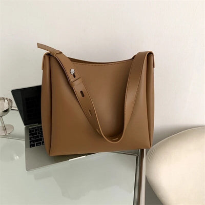 Asløg | Minimalist shoulder bag in a modern cut