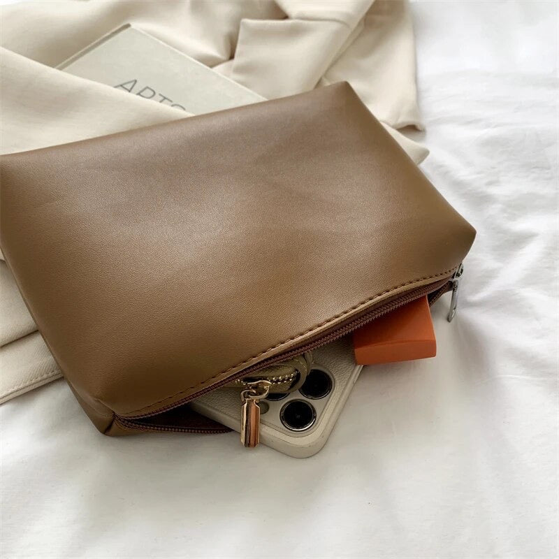 Asløg | Minimalist shoulder bag in a modern cut