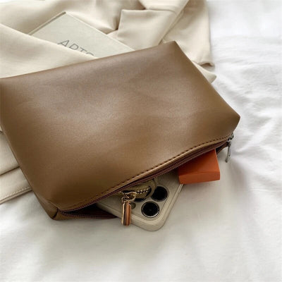 Asløg | Minimalist shoulder bag in a modern cut