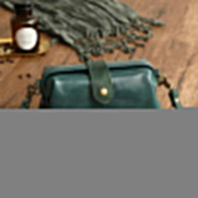 Herdis | Classic and compact bag in a warm cognac shade