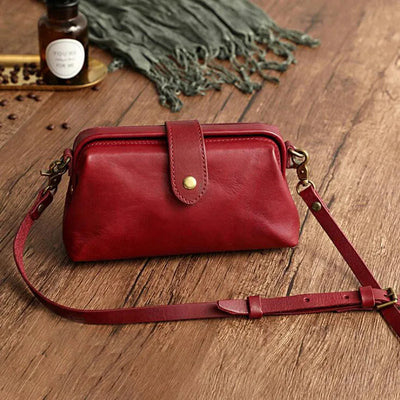 Herdis | Classic and compact bag in a warm cognac shade