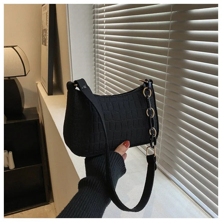 Magnella | Elegant shoulder bag in a crocheted design