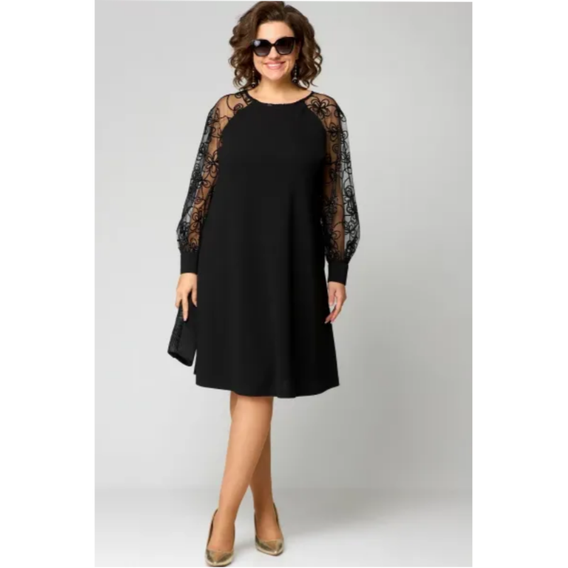Lace patchwork dress with round neck and long sleeves