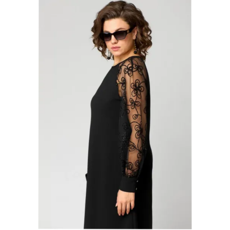 Lace patchwork dress with round neck and long sleeves