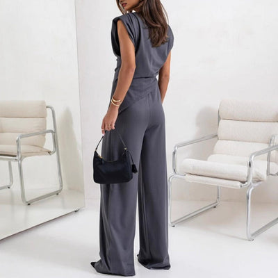 Elegant, solid-colored two-piece set for women
