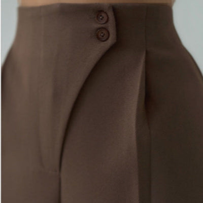 Fashionable, casual and versatile straight-leg trousers