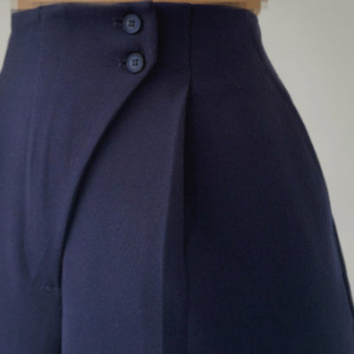 Fashionable, casual and versatile straight-leg trousers